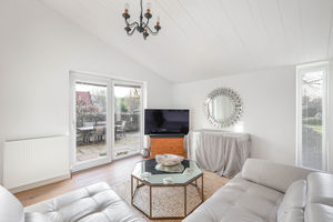 Photo 17- click for photo gallery